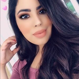 Meet your Posher, Yajaira